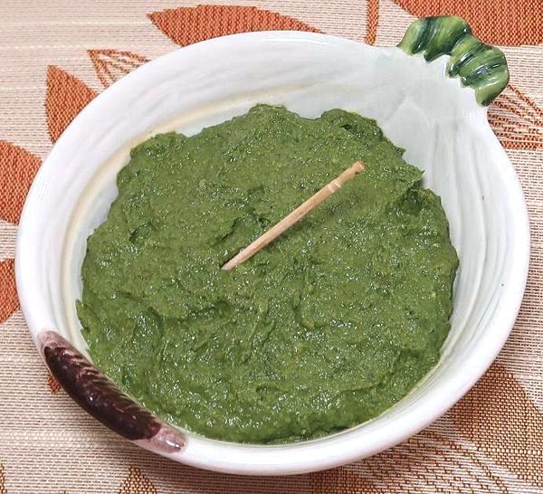 Small Bowl of Carrot Top Pesto class=mrg>
<br class=cll></p>

<hr class=